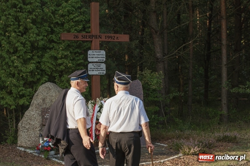 Zdjęcie w galerii na portalu naszraciborz.pl: Strażacy uczcili ofiary tragicznego pożaru lasów sprzed 25 lat wiadomości z regionu