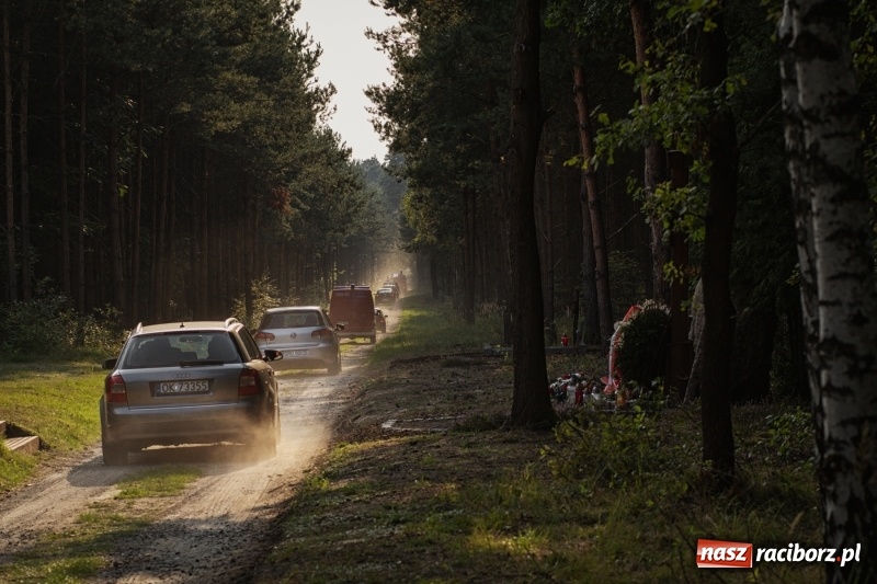 Zdjęcie w galerii na portalu naszraciborz.pl: Strażacy uczcili ofiary tragicznego pożaru lasów sprzed 25 lat wiadomości z regionu
