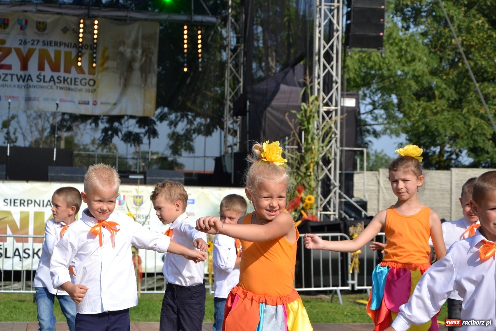 Zdjęcie w galerii na portalu naszraciborz.pl: Dożynki wojewódzkie w Tworkowie - w sobotę rozpoczęła się zabawa  wiadomości z regionu