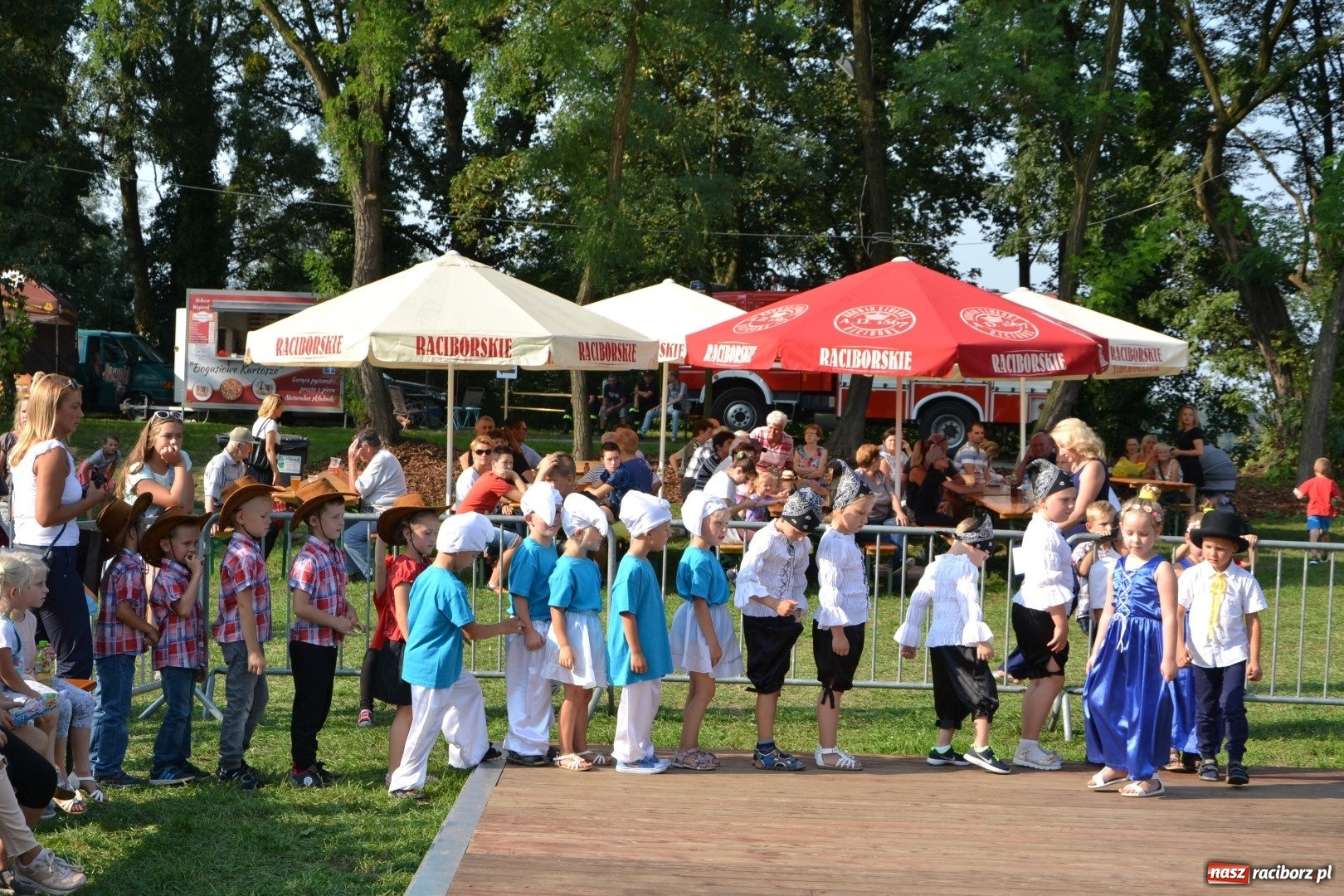 Zdjęcie w galerii na portalu naszraciborz.pl: Dożynki wojewódzkie w Tworkowie - w sobotę rozpoczęła się zabawa  wiadomości z regionu