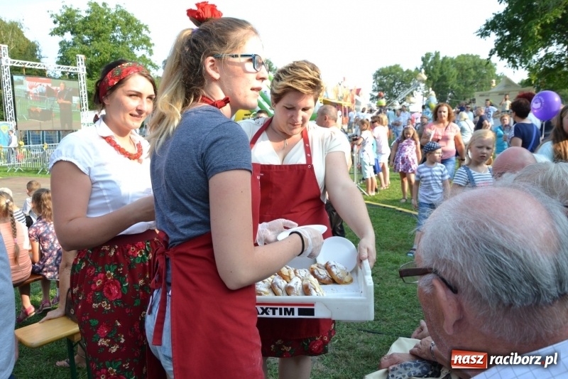 Zdjęcie w galerii na portalu naszraciborz.pl: Dożynki wojewódzkie w Tworkowie - w sobotę rozpoczęła się zabawa  wiadomości z regionu