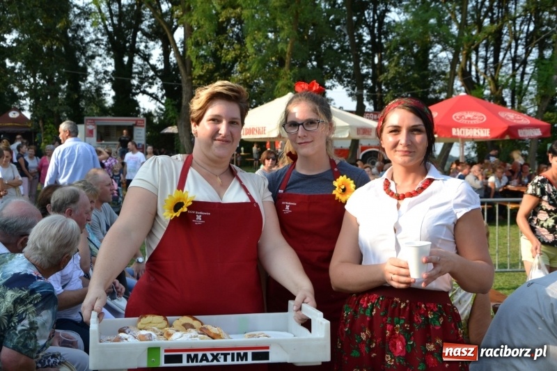 Zdjęcie w galerii na portalu naszraciborz.pl: Dożynki wojewódzkie w Tworkowie - w sobotę rozpoczęła się zabawa  wiadomości z regionu