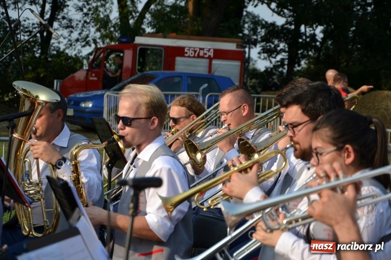 Zdjęcie w galerii na portalu naszraciborz.pl: Dożynki wojewódzkie w Tworkowie - w sobotę rozpoczęła się zabawa  wiadomości z regionu