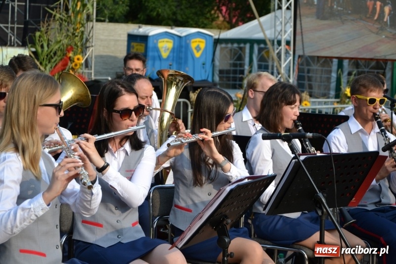 Zdjęcie w galerii na portalu naszraciborz.pl: Dożynki wojewódzkie w Tworkowie - w sobotę rozpoczęła się zabawa  wiadomości z regionu