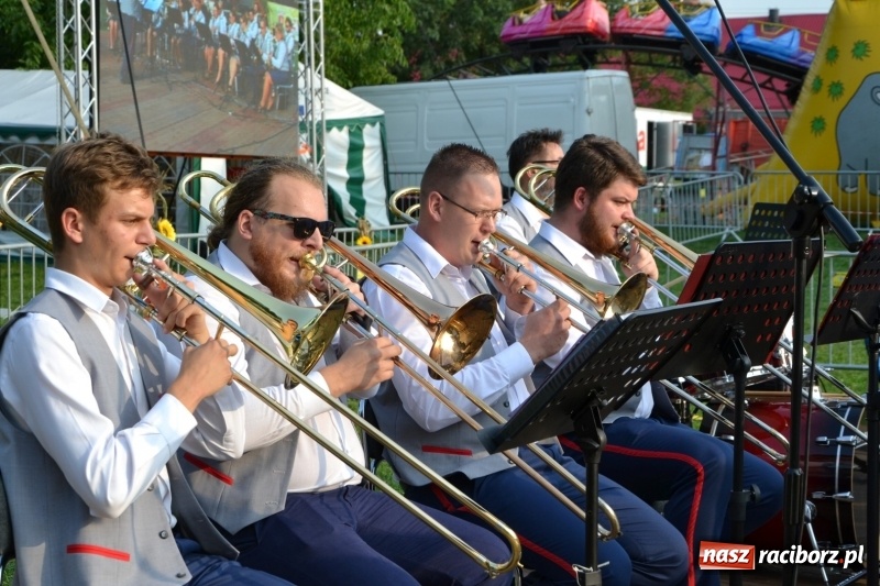 Zdjęcie w galerii na portalu naszraciborz.pl: Dożynki wojewódzkie w Tworkowie - w sobotę rozpoczęła się zabawa  wiadomości z regionu