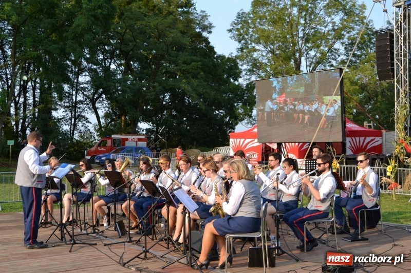 Zdjęcie w galerii na portalu naszraciborz.pl: Dożynki wojewódzkie w Tworkowie - w sobotę rozpoczęła się zabawa  wiadomości z regionu