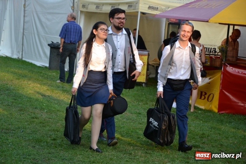 Zdjęcie w galerii na portalu naszraciborz.pl: Dożynki wojewódzkie w Tworkowie - w sobotę rozpoczęła się zabawa  wiadomości z regionu