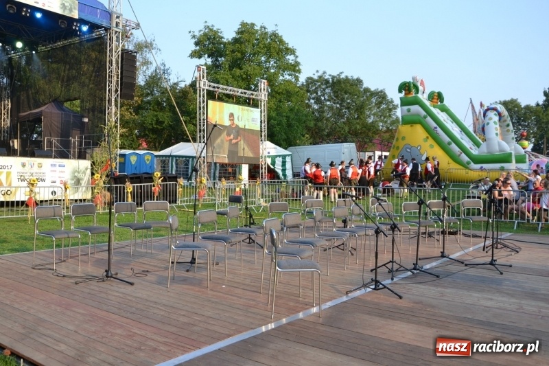 Zdjęcie w galerii na portalu naszraciborz.pl: Dożynki wojewódzkie w Tworkowie - w sobotę rozpoczęła się zabawa  wiadomości z regionu