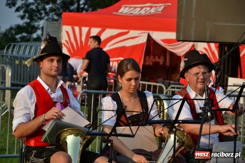 Zdjęcie w galerii na portalu naszraciborz.pl: Dożynki wojewódzkie w Tworkowie - w sobotę rozpoczęła się zabawa  wiadomości z regionu