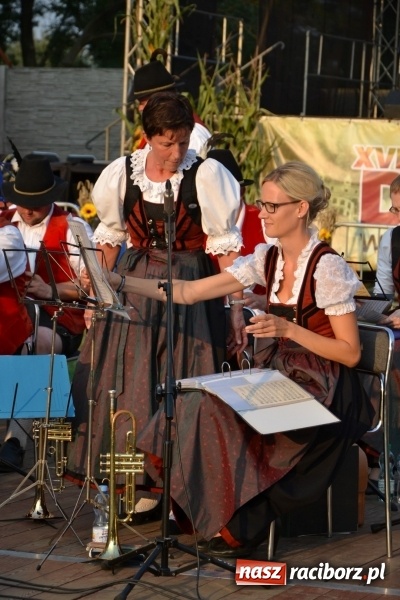 Zdjęcie w galerii na portalu naszraciborz.pl: Dożynki wojewódzkie w Tworkowie - w sobotę rozpoczęła się zabawa  wiadomości z regionu