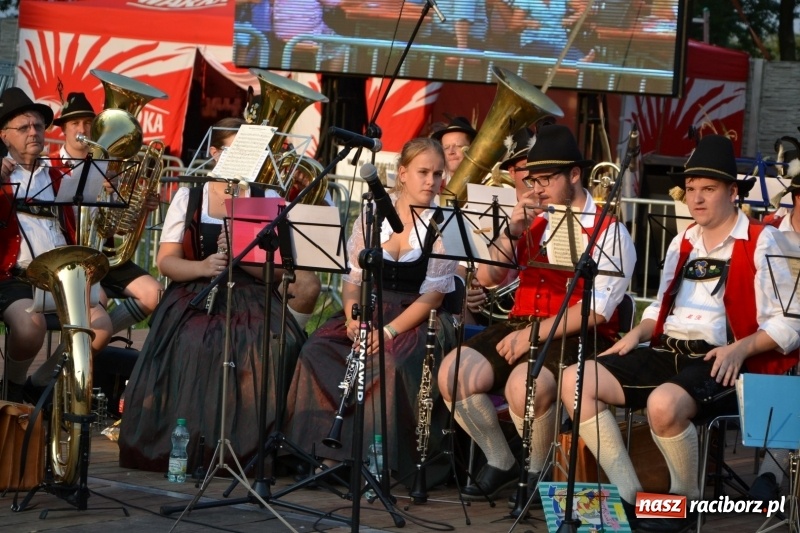 Zdjęcie w galerii na portalu naszraciborz.pl: Dożynki wojewódzkie w Tworkowie - w sobotę rozpoczęła się zabawa  wiadomości z regionu