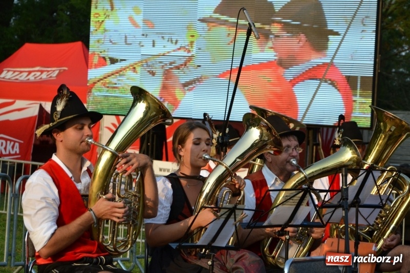 Zdjęcie w galerii na portalu naszraciborz.pl: Dożynki wojewódzkie w Tworkowie - w sobotę rozpoczęła się zabawa  wiadomości z regionu