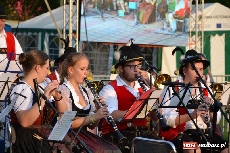 Zdjęcie w galerii na portalu naszraciborz.pl: Dożynki wojewódzkie w Tworkowie - w sobotę rozpoczęła się zabawa  wiadomości z regionu