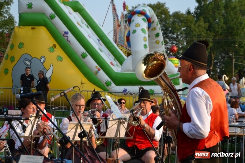 Zdjęcie w galerii na portalu naszraciborz.pl: Dożynki wojewódzkie w Tworkowie - w sobotę rozpoczęła się zabawa  wiadomości z regionu