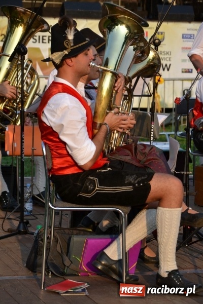 Zdjęcie w galerii na portalu naszraciborz.pl: Dożynki wojewódzkie w Tworkowie - w sobotę rozpoczęła się zabawa  wiadomości z regionu