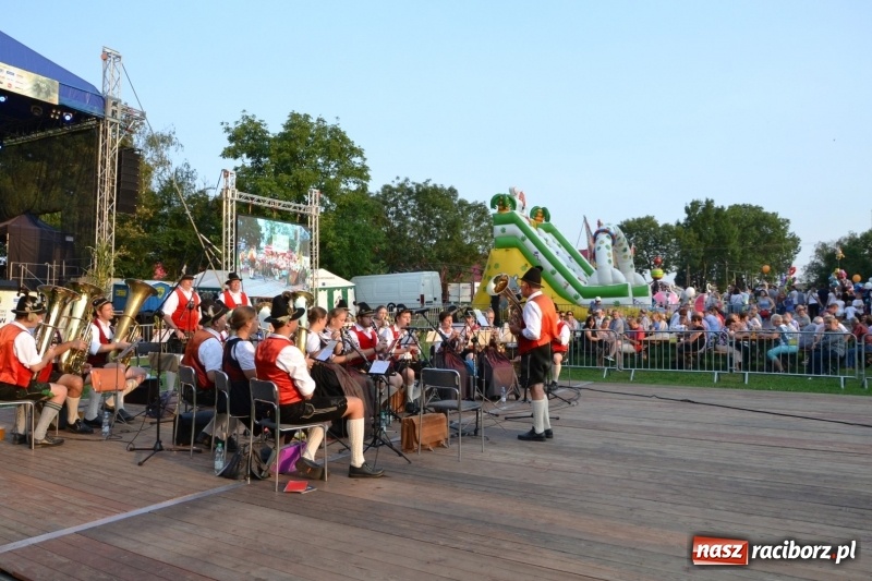 Zdjęcie w galerii na portalu naszraciborz.pl: Dożynki wojewódzkie w Tworkowie - w sobotę rozpoczęła się zabawa  wiadomości z regionu
