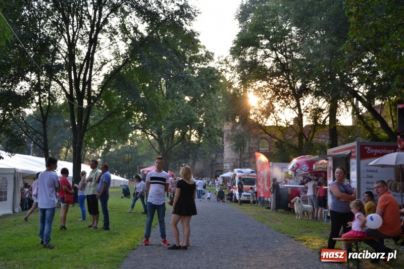 Zdjęcie w galerii na portalu naszraciborz.pl: Dożynki wojewódzkie w Tworkowie - w sobotę rozpoczęła się zabawa  wiadomości z regionu