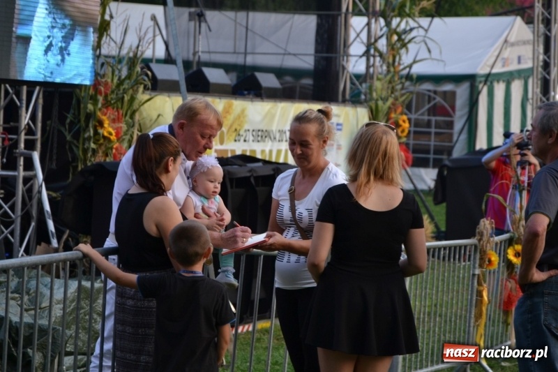 Zdjęcie w galerii na portalu naszraciborz.pl: Dożynki wojewódzkie w Tworkowie - w sobotę rozpoczęła się zabawa  wiadomości z regionu