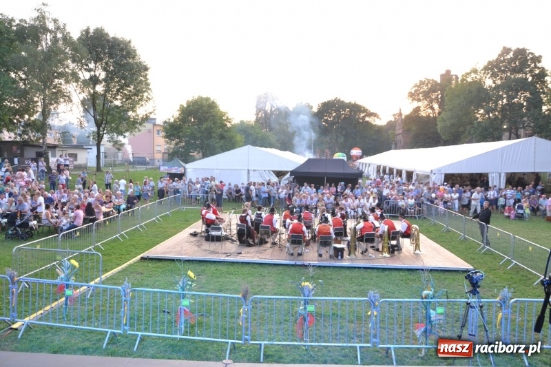 Zdjęcie w galerii na portalu naszraciborz.pl: Dożynki wojewódzkie w Tworkowie - w sobotę rozpoczęła się zabawa  wiadomości z regionu