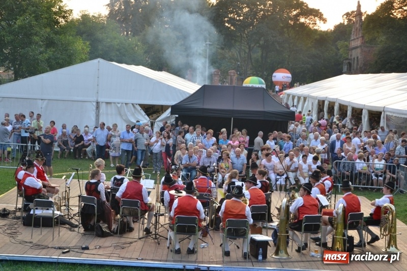 Zdjęcie w galerii na portalu naszraciborz.pl: Dożynki wojewódzkie w Tworkowie - w sobotę rozpoczęła się zabawa  wiadomości z regionu