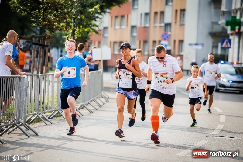 Zdjęcie w galerii na portalu naszraciborz.pl: Biegali dla Michałka, czyli raciborski Mini Półmaraton 2017 wiadomości z regionu