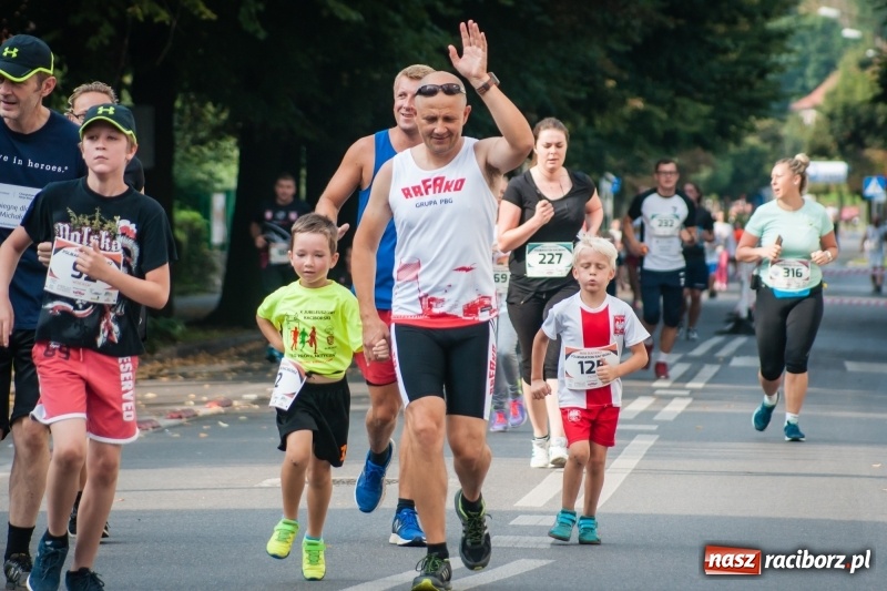 Zdjęcie w galerii na portalu naszraciborz.pl: Biegali dla Michałka, czyli raciborski Mini Półmaraton 2017 wiadomości z regionu