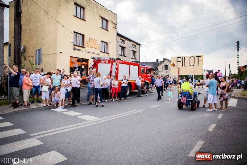 Zdjęcie w galerii na portalu naszraciborz.pl: Dwie orkiestry, kajakarze i drwale, a do tego szarpidruty - kolorowe i radosne dożynki wojewódzkie w Tworkowie  wiadomości z regionu