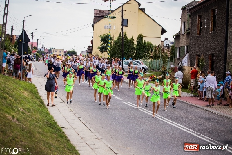 Zdjęcie w galerii na portalu naszraciborz.pl: Dwie orkiestry, kajakarze i drwale, a do tego szarpidruty - kolorowe i radosne dożynki wojewódzkie w Tworkowie  wiadomości z regionu