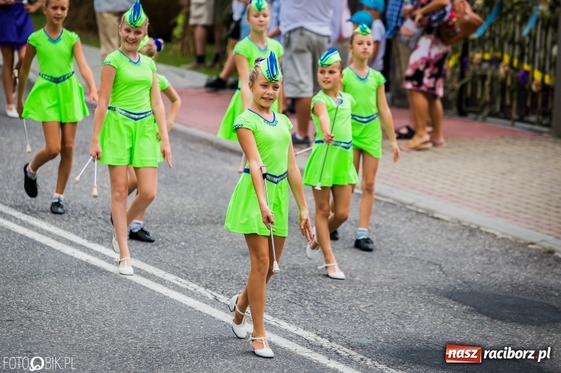 Zdjęcie w galerii na portalu naszraciborz.pl: Dwie orkiestry, kajakarze i drwale, a do tego szarpidruty - kolorowe i radosne dożynki wojewódzkie w Tworkowie  wiadomości z regionu