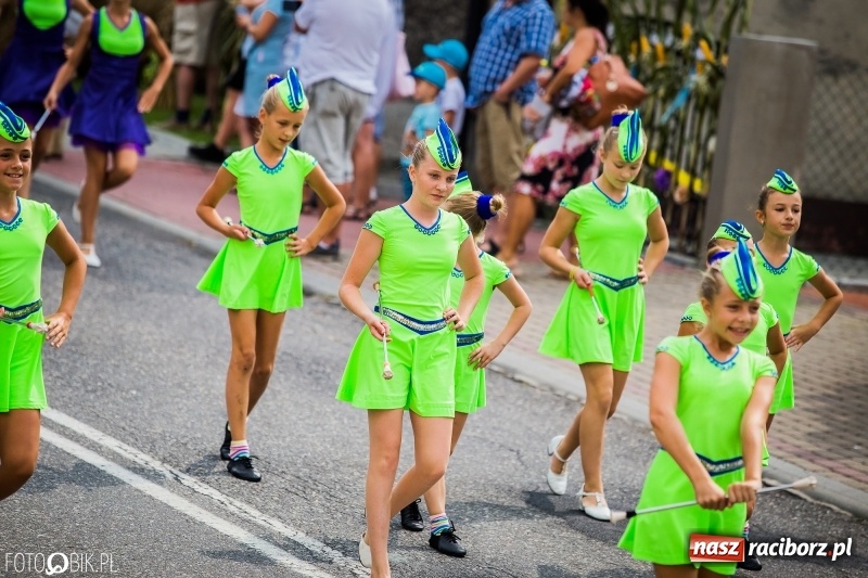 Zdjęcie w galerii na portalu naszraciborz.pl: Dwie orkiestry, kajakarze i drwale, a do tego szarpidruty - kolorowe i radosne dożynki wojewódzkie w Tworkowie  wiadomości z regionu