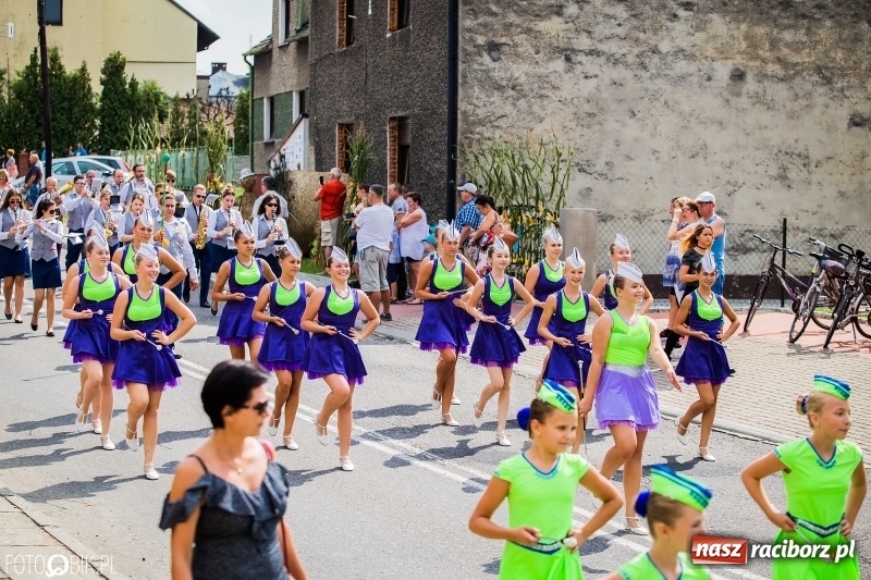 Zdjęcie w galerii na portalu naszraciborz.pl: Dwie orkiestry, kajakarze i drwale, a do tego szarpidruty - kolorowe i radosne dożynki wojewódzkie w Tworkowie  wiadomości z regionu