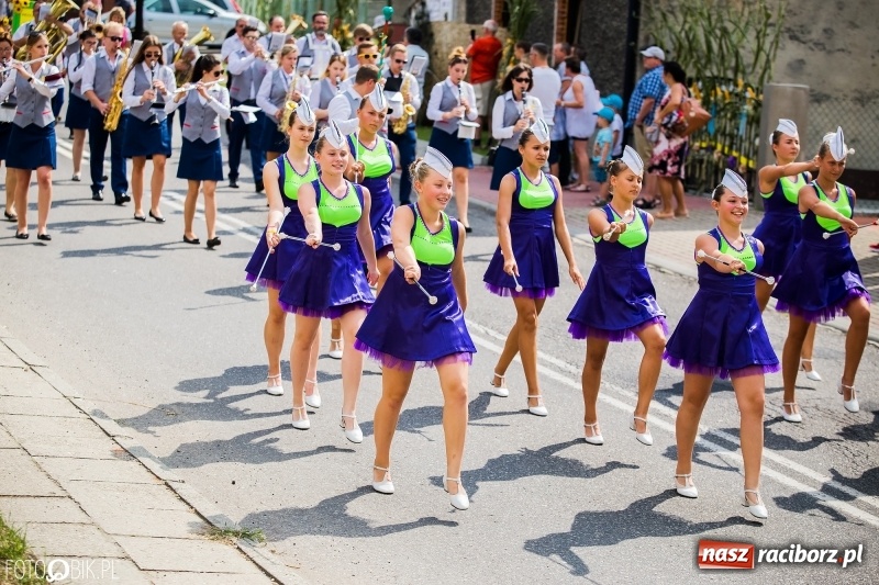 Zdjęcie w galerii na portalu naszraciborz.pl: Dwie orkiestry, kajakarze i drwale, a do tego szarpidruty - kolorowe i radosne dożynki wojewódzkie w Tworkowie  wiadomości z regionu