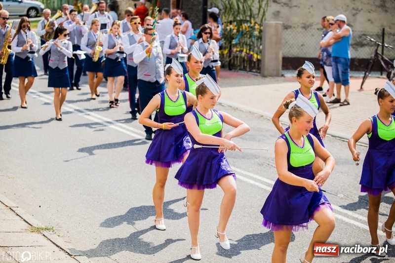 Zdjęcie w galerii na portalu naszraciborz.pl: Dwie orkiestry, kajakarze i drwale, a do tego szarpidruty - kolorowe i radosne dożynki wojewódzkie w Tworkowie  wiadomości z regionu