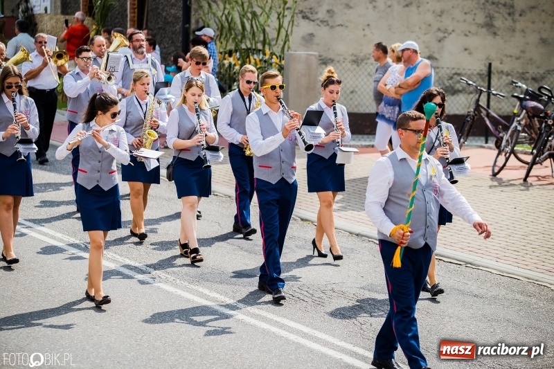 Zdjęcie w galerii na portalu naszraciborz.pl: Dwie orkiestry, kajakarze i drwale, a do tego szarpidruty - kolorowe i radosne dożynki wojewódzkie w Tworkowie  wiadomości z regionu