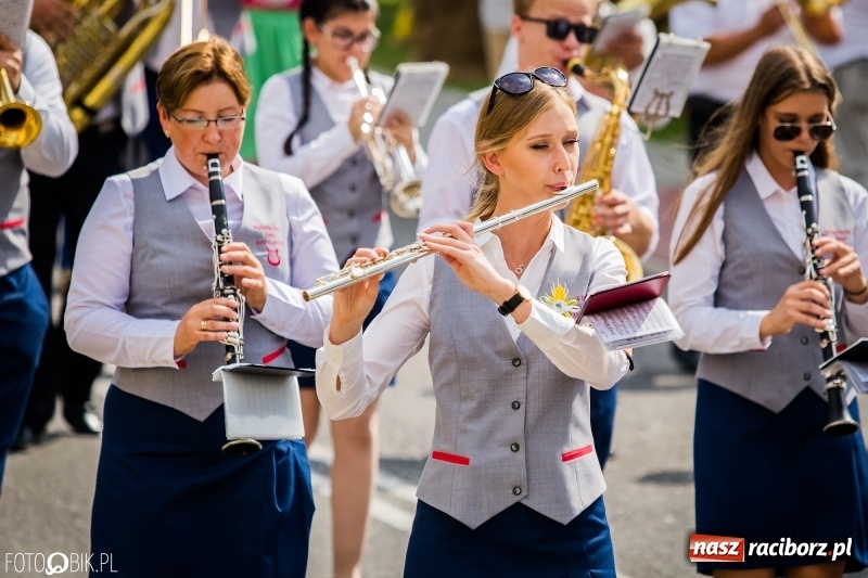 Zdjęcie w galerii na portalu naszraciborz.pl: Dwie orkiestry, kajakarze i drwale, a do tego szarpidruty - kolorowe i radosne dożynki wojewódzkie w Tworkowie  wiadomości z regionu
