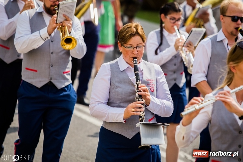 Zdjęcie w galerii na portalu naszraciborz.pl: Dwie orkiestry, kajakarze i drwale, a do tego szarpidruty - kolorowe i radosne dożynki wojewódzkie w Tworkowie  wiadomości z regionu