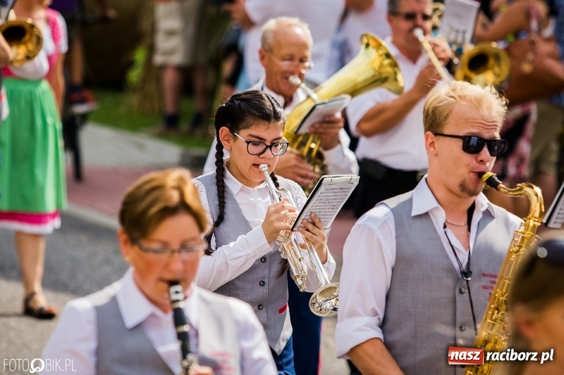 Zdjęcie w galerii na portalu naszraciborz.pl: Dwie orkiestry, kajakarze i drwale, a do tego szarpidruty - kolorowe i radosne dożynki wojewódzkie w Tworkowie  wiadomości z regionu