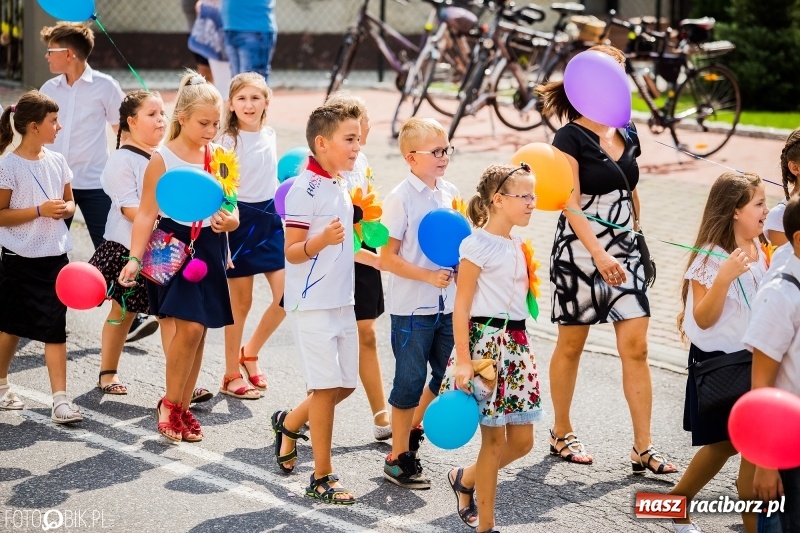 Zdjęcie w galerii na portalu naszraciborz.pl: Dwie orkiestry, kajakarze i drwale, a do tego szarpidruty - kolorowe i radosne dożynki wojewódzkie w Tworkowie  wiadomości z regionu