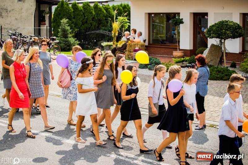 Zdjęcie w galerii na portalu naszraciborz.pl: Dwie orkiestry, kajakarze i drwale, a do tego szarpidruty - kolorowe i radosne dożynki wojewódzkie w Tworkowie  wiadomości z regionu