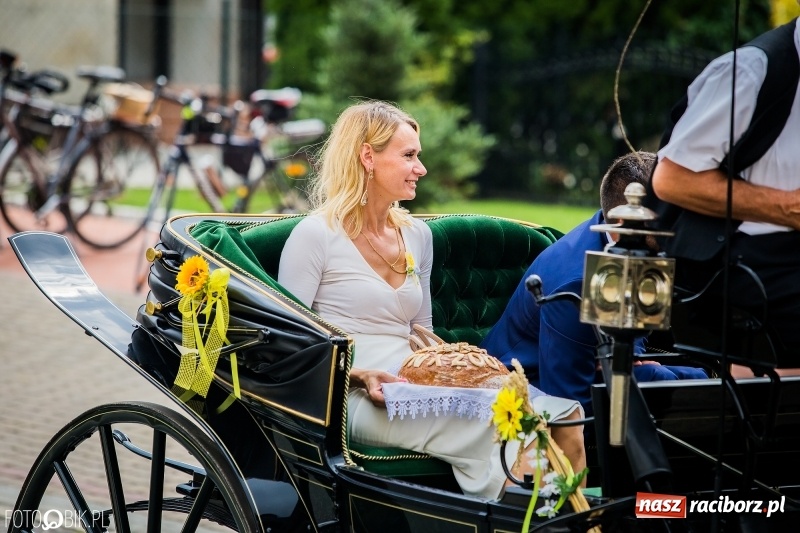 Zdjęcie w galerii na portalu naszraciborz.pl: Dwie orkiestry, kajakarze i drwale, a do tego szarpidruty - kolorowe i radosne dożynki wojewódzkie w Tworkowie  wiadomości z regionu