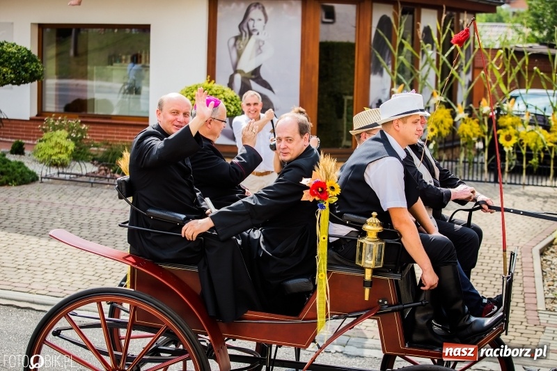 Zdjęcie w galerii na portalu naszraciborz.pl: Dwie orkiestry, kajakarze i drwale, a do tego szarpidruty - kolorowe i radosne dożynki wojewódzkie w Tworkowie  wiadomości z regionu