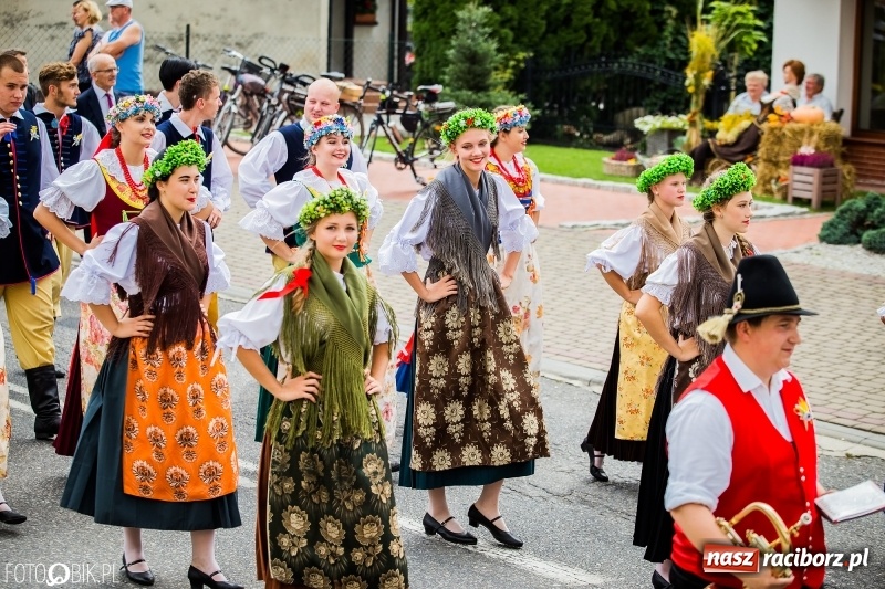 Zdjęcie w galerii na portalu naszraciborz.pl: Dwie orkiestry, kajakarze i drwale, a do tego szarpidruty - kolorowe i radosne dożynki wojewódzkie w Tworkowie  wiadomości z regionu