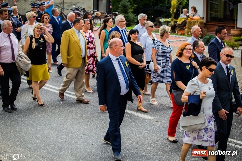 Zdjęcie w galerii na portalu naszraciborz.pl: Dwie orkiestry, kajakarze i drwale, a do tego szarpidruty - kolorowe i radosne dożynki wojewódzkie w Tworkowie  wiadomości z regionu