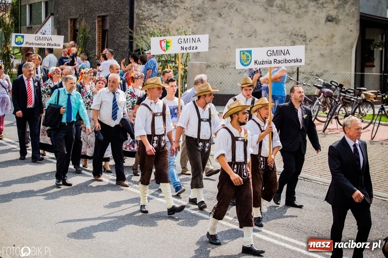 Zdjęcie w galerii na portalu naszraciborz.pl: Dwie orkiestry, kajakarze i drwale, a do tego szarpidruty - kolorowe i radosne dożynki wojewódzkie w Tworkowie  wiadomości z regionu