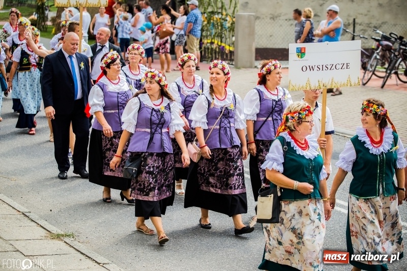Zdjęcie w galerii na portalu naszraciborz.pl: Dwie orkiestry, kajakarze i drwale, a do tego szarpidruty - kolorowe i radosne dożynki wojewódzkie w Tworkowie  wiadomości z regionu