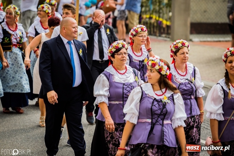 Zdjęcie w galerii na portalu naszraciborz.pl: Dwie orkiestry, kajakarze i drwale, a do tego szarpidruty - kolorowe i radosne dożynki wojewódzkie w Tworkowie  wiadomości z regionu
