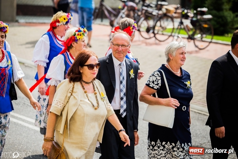 Zdjęcie w galerii na portalu naszraciborz.pl: Dwie orkiestry, kajakarze i drwale, a do tego szarpidruty - kolorowe i radosne dożynki wojewódzkie w Tworkowie  wiadomości z regionu