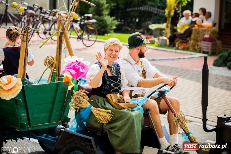 Zdjęcie w galerii na portalu naszraciborz.pl: Dwie orkiestry, kajakarze i drwale, a do tego szarpidruty - kolorowe i radosne dożynki wojewódzkie w Tworkowie  wiadomości z regionu