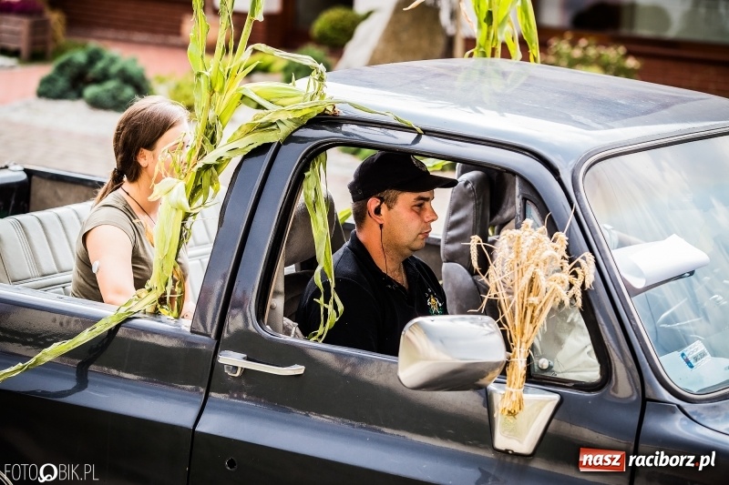 Zdjęcie w galerii na portalu naszraciborz.pl: Dwie orkiestry, kajakarze i drwale, a do tego szarpidruty - kolorowe i radosne dożynki wojewódzkie w Tworkowie  wiadomości z regionu