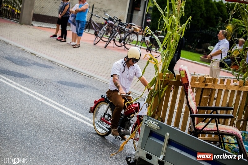 Zdjęcie w galerii na portalu naszraciborz.pl: Dwie orkiestry, kajakarze i drwale, a do tego szarpidruty - kolorowe i radosne dożynki wojewódzkie w Tworkowie  wiadomości z regionu